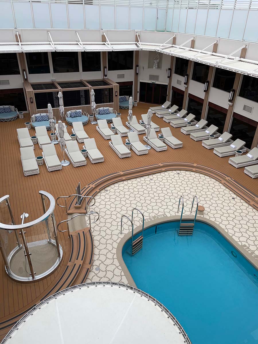 norwegian epic haven pool area